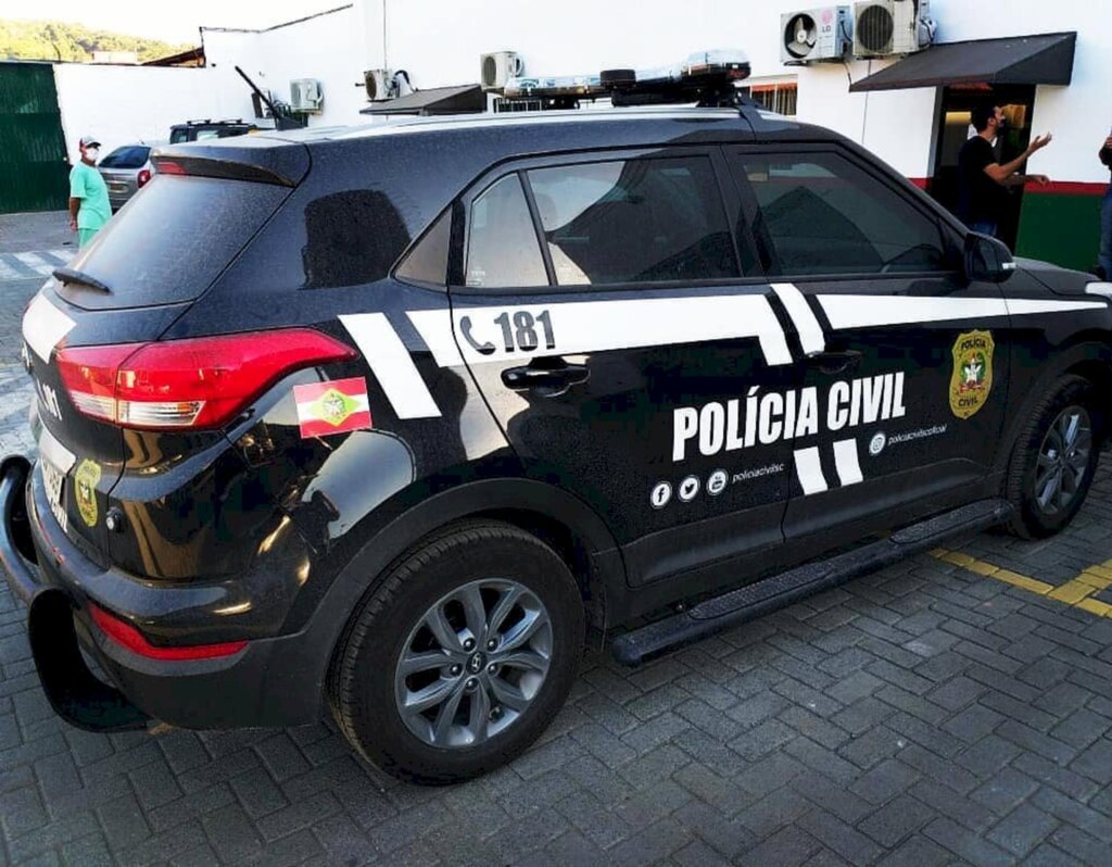 Polícia Civil cumpre mandados  em bairros de Joinville