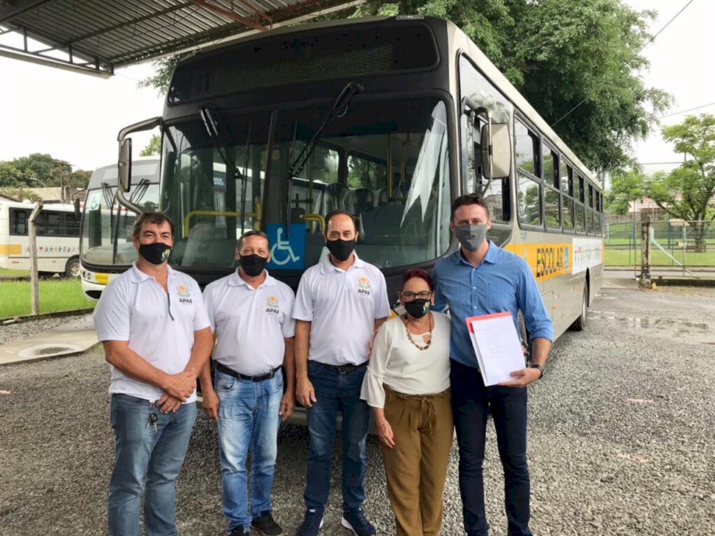 APAE de Joinville recebe recursos para  a compra de veículos de transporte escolar
