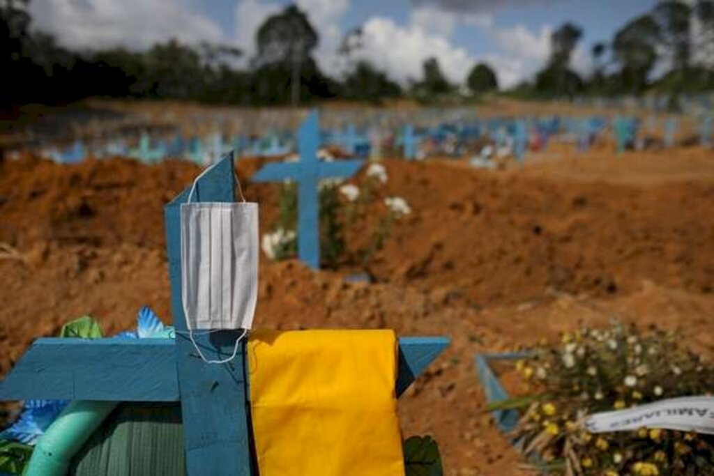 Bruno Kelly - Cemitério em Manaus (AM) durante a pandemia de coronavírus