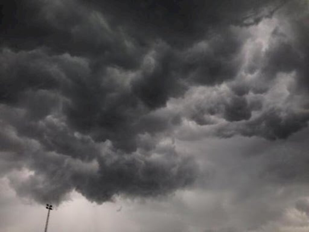 Defesa Civil emite alerta para temporal nesta terça-feira (29)