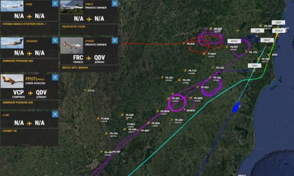 FlightRadar24 - Fluxo de aviões na tarde de sábado no sul da Bahia