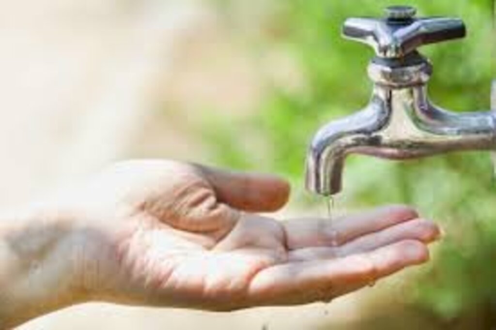 Vazamento compromete abastecimento de água na zona Sul