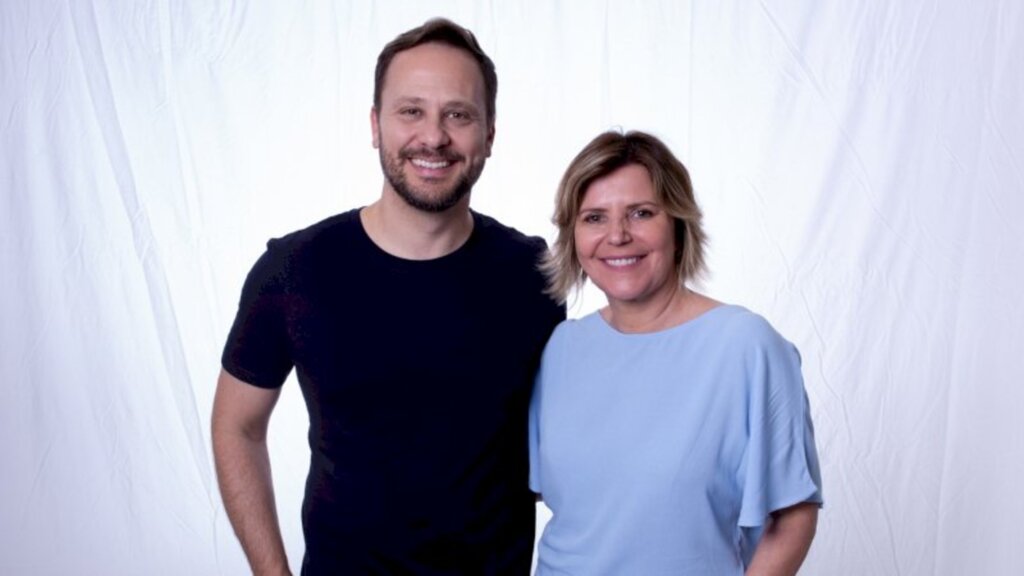 Adriano Silva e vice Rejane Gambin reúnem secretários