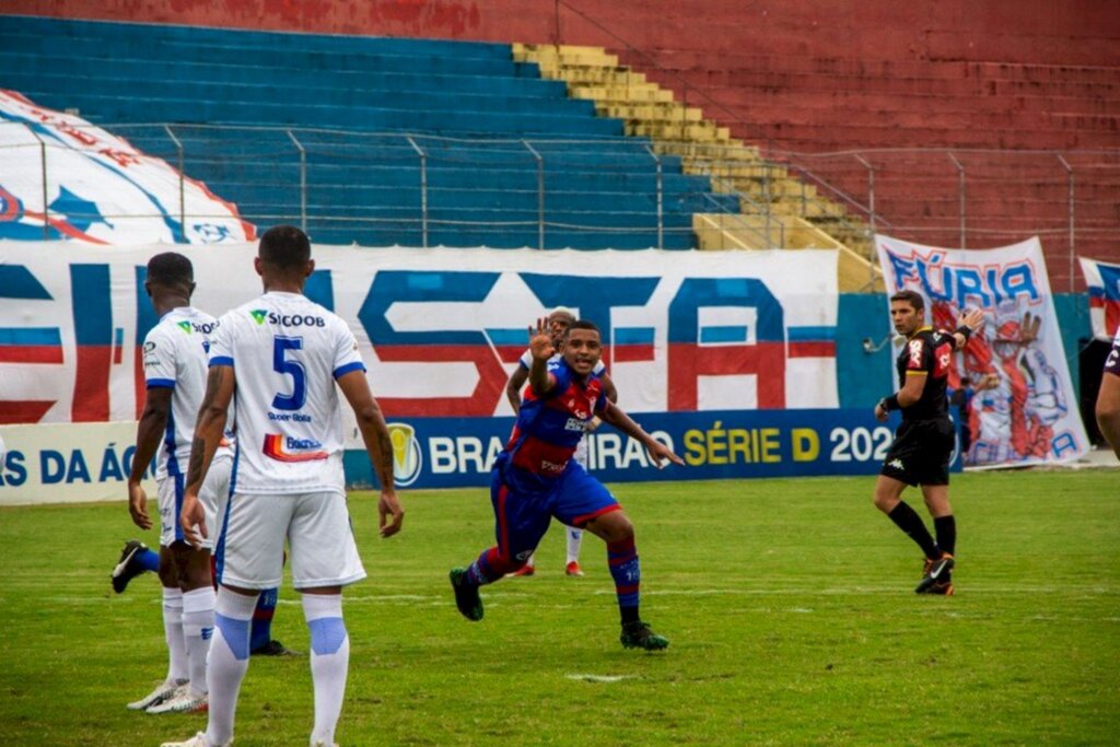 Bruno Golembiewski/Marcílio Dias - Zé Vitor marcou os dois gols do Marcílio Dias diante do Goianésia no jogo de ida das oitavas da Série D