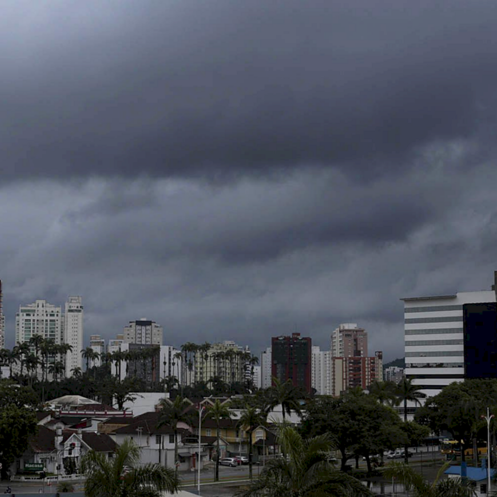 Defesa Civil alerta para temporal em Joinville no final de semana