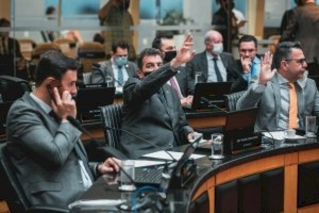 Bruno Collaço / AGÊNCIA AL - Deputados votaram e aprovaram orçamento do Estado para o ano que vem, além de alterações no PPA