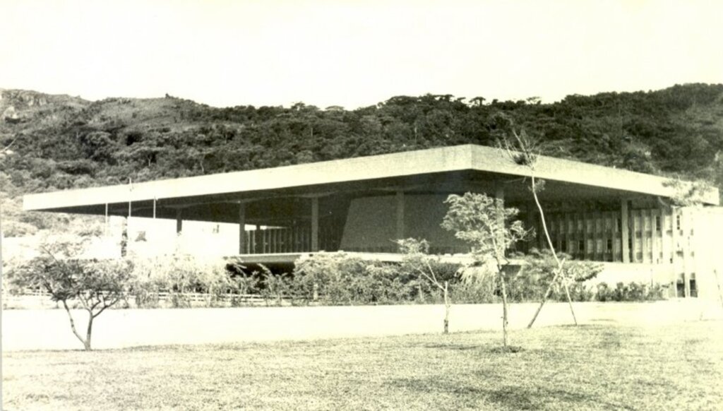 Agência AL - Arquivo - Imagem do Palácio Barriga Verde, nos anos 1970; sede da Alesc levou pouco mais de quatro anos para ser construída
