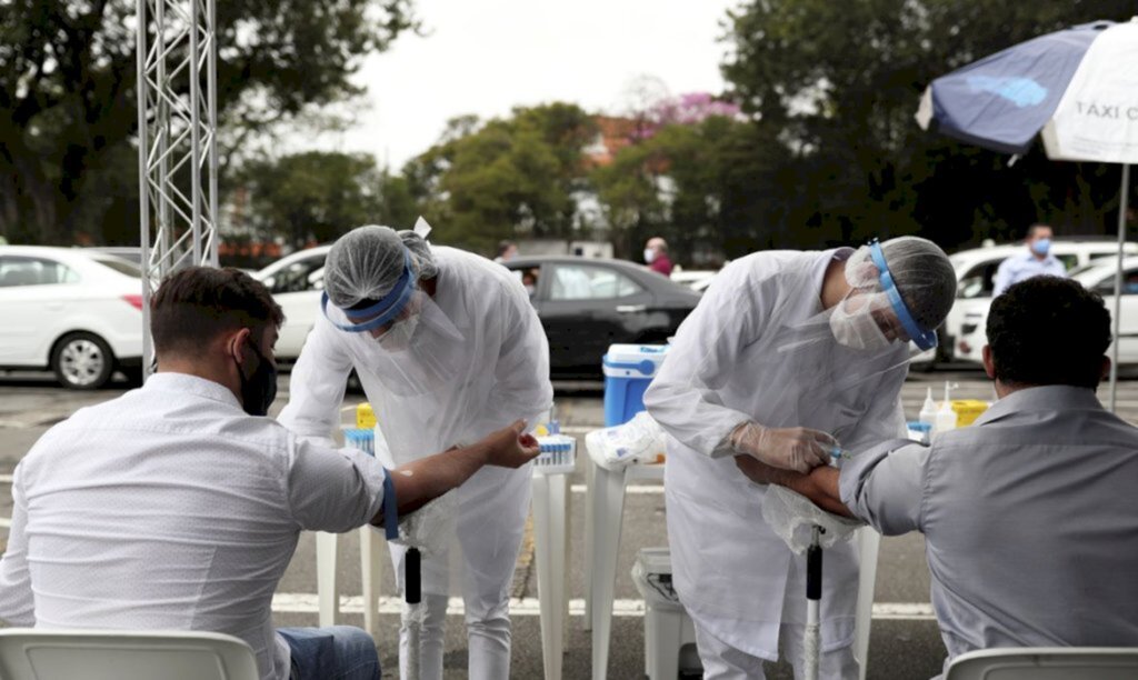 Covid-19: Brasil tem 6,92 milhões de casos e 181,8 mil mortes