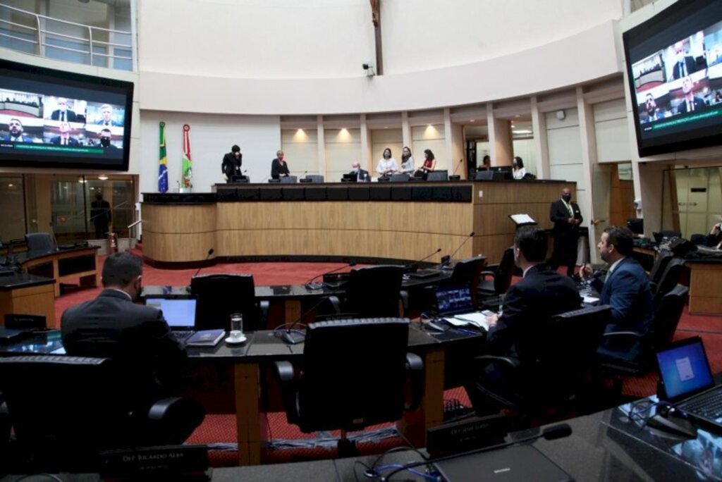 Solon Soares/Agência AL - Comissão de Finanças se reuniu na manhã desta quarta-feira (9)