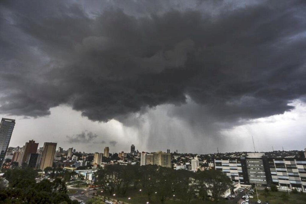 Defesa Civil alerta para risco de temporal em Joinville