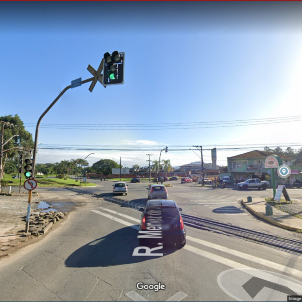 Trecho da rua Monsenhor Gercino interditado para obras nos trilhos