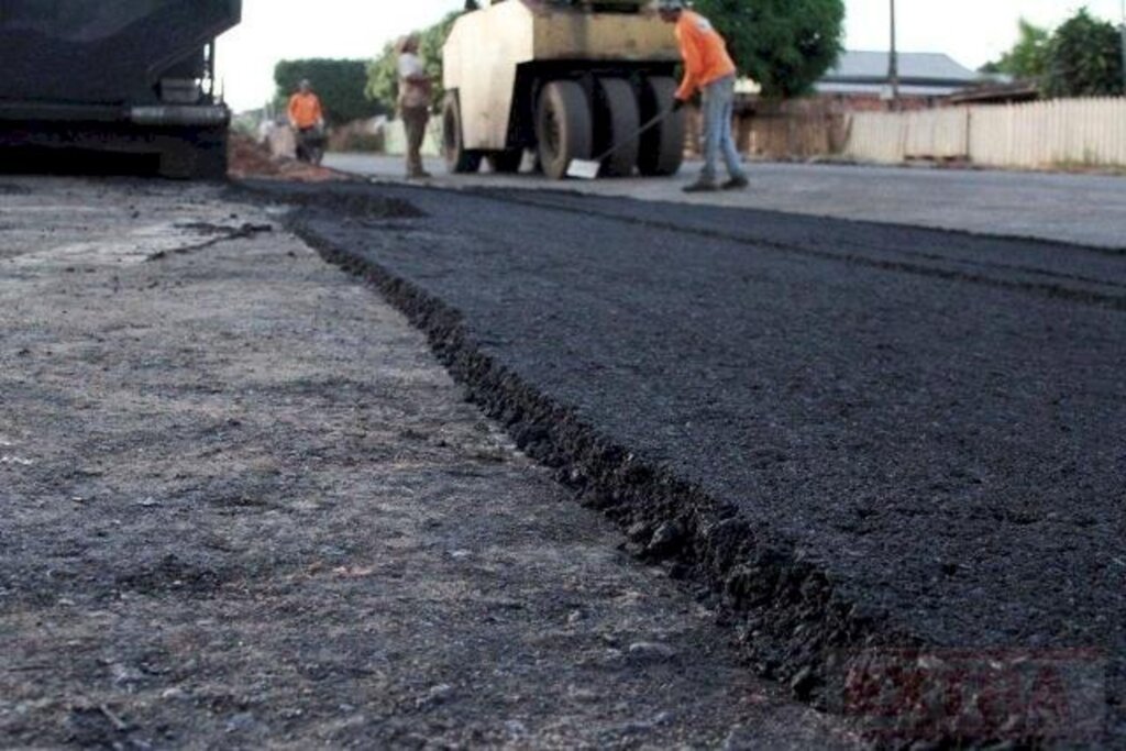 Prefeitura de Joinville realiza obras viárias com microasfalto