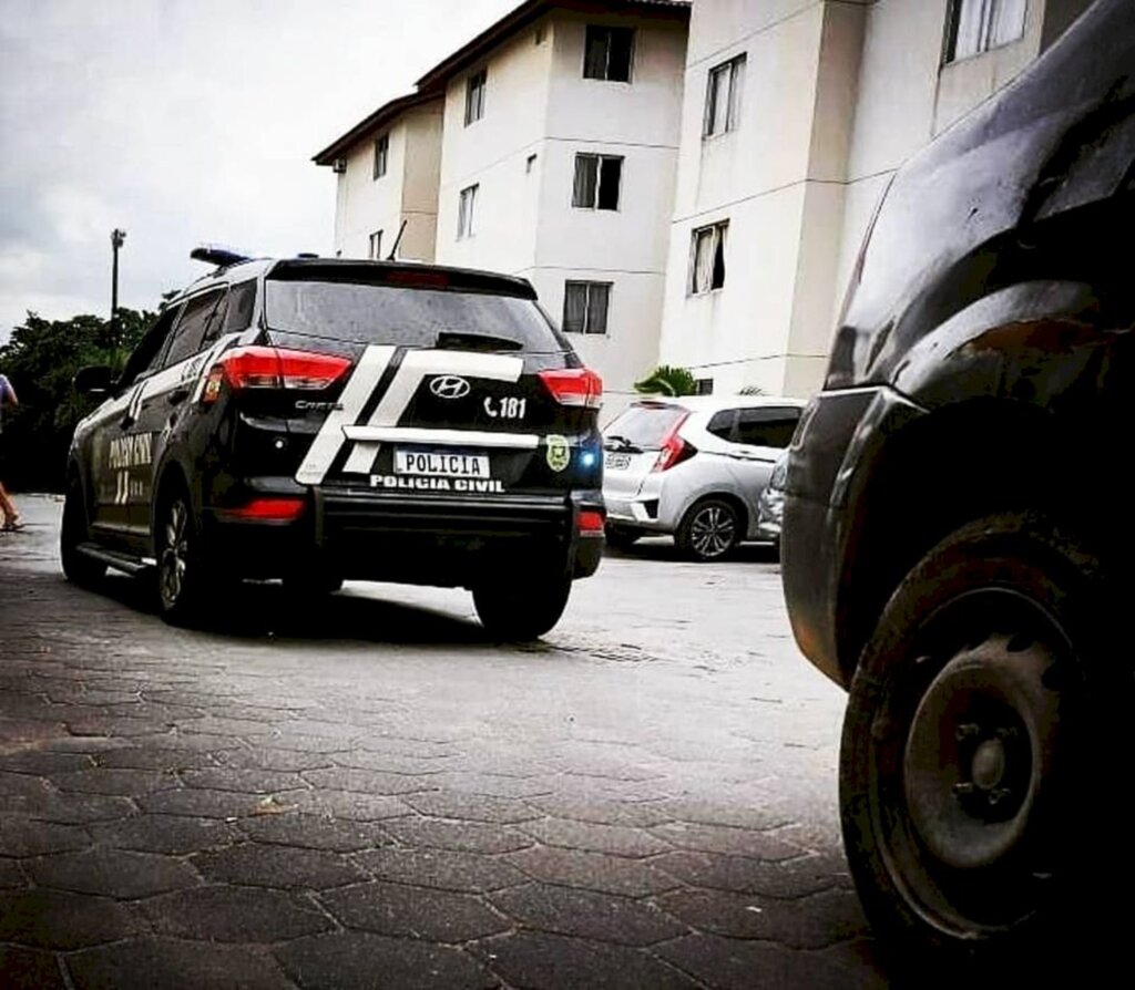 Polícia reprime invasão de apartamento em condomínio da zona Norte