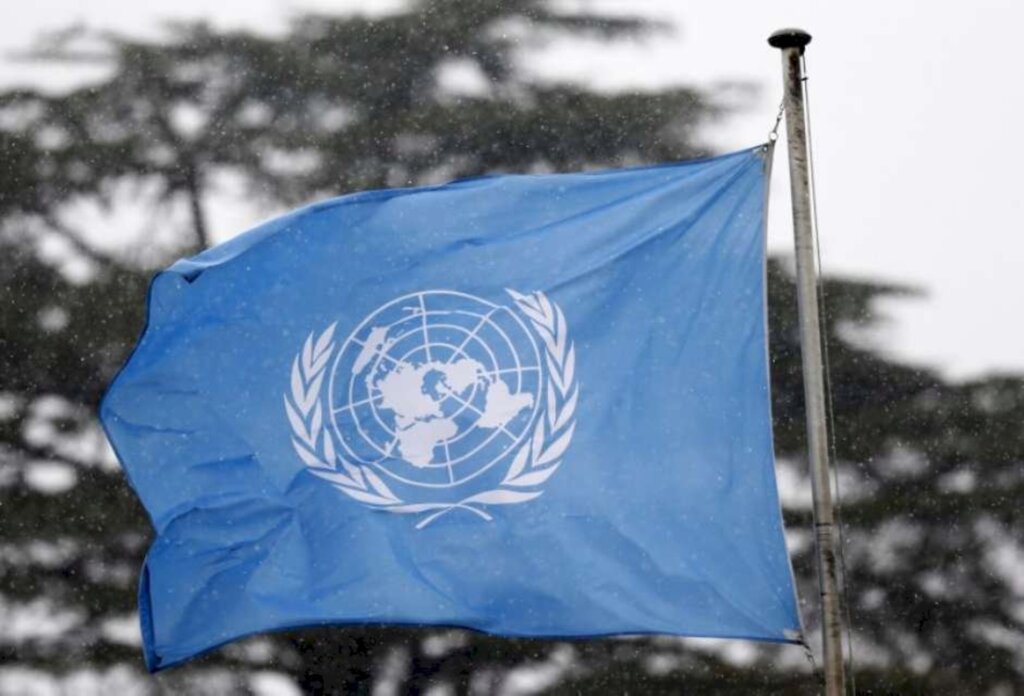 Reuters - Bandeira da ONU na sede europeia da organização