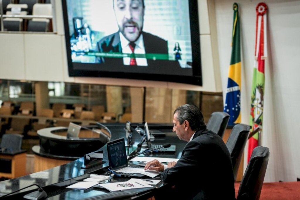  - Em razão do agravamento da pandemia, presidente Julio Garcia prorroga medidas de restrição por mais uma semana
