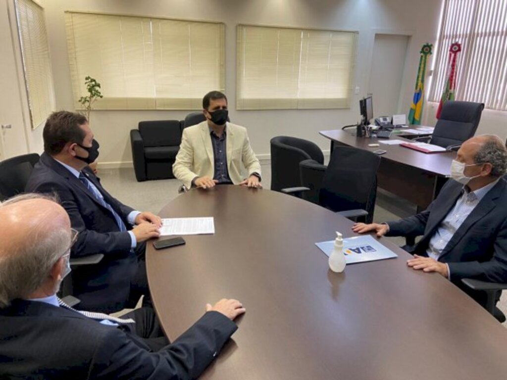 Chefe da Casa Civil recebe representantes de associações da imprensa regional de SC