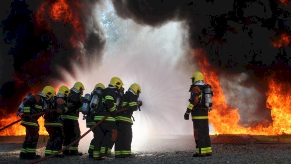 Fotos: Divulgação - Instrução de combate ao fogo