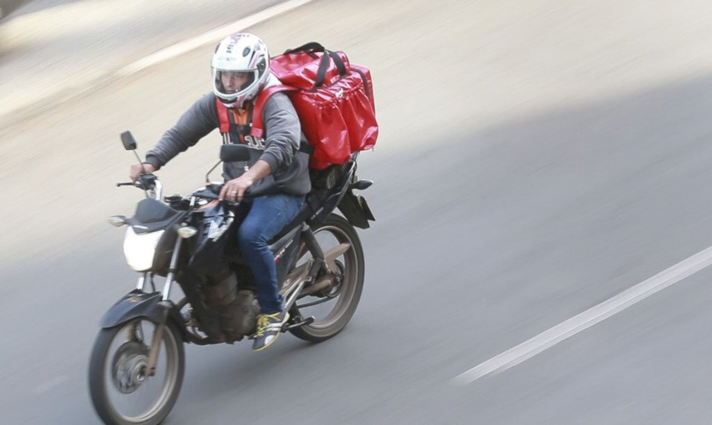 Projeto quer reduzir idade mínima para trabalhar como motoboy