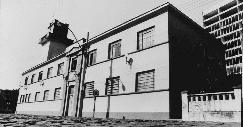  - Imagem do prédio histórico, possivelmente do início dos anos 1980
