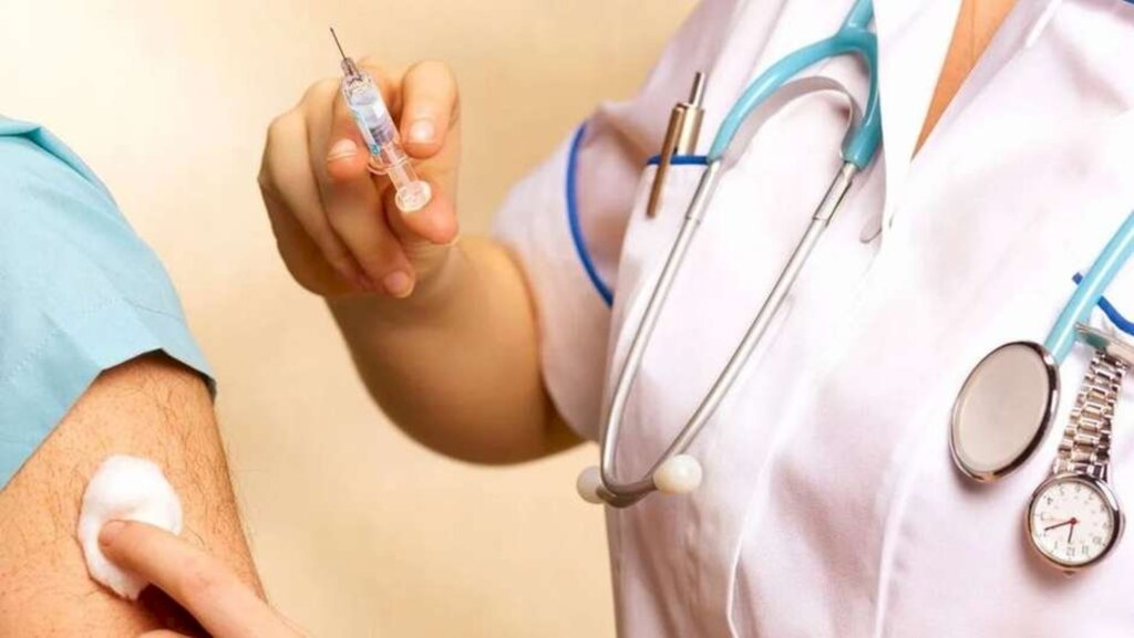 Foto: Getty Images / BBC News Brasil - É improvável que encontremos uma vacina que pare completamente a transmissão do vírus, segundo especialistas