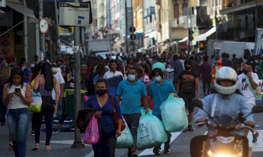 Covid-19: Brasil registra 290 mortes e 12,3 mil casos nas últimas 24h