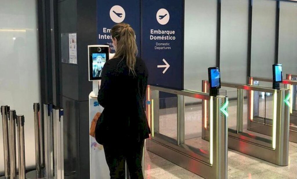 Embarque com reconhecimento facial é testado no Aeroporto de Florianópolis