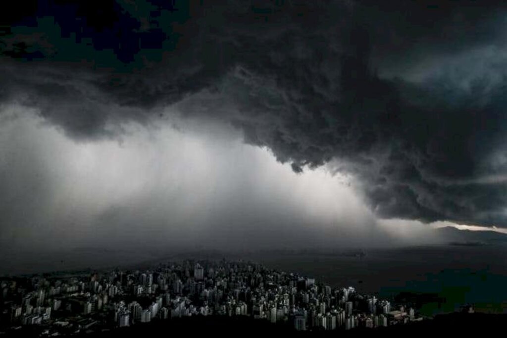 TEMPO: Previsão alerta para temporais nesta sexta-feira (2)