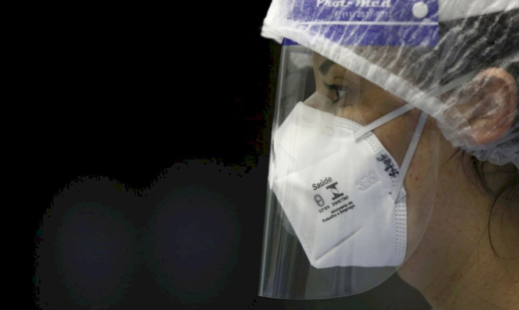 Brasil tem segunda-feira  com menos mortes por covid em quase 5 meses