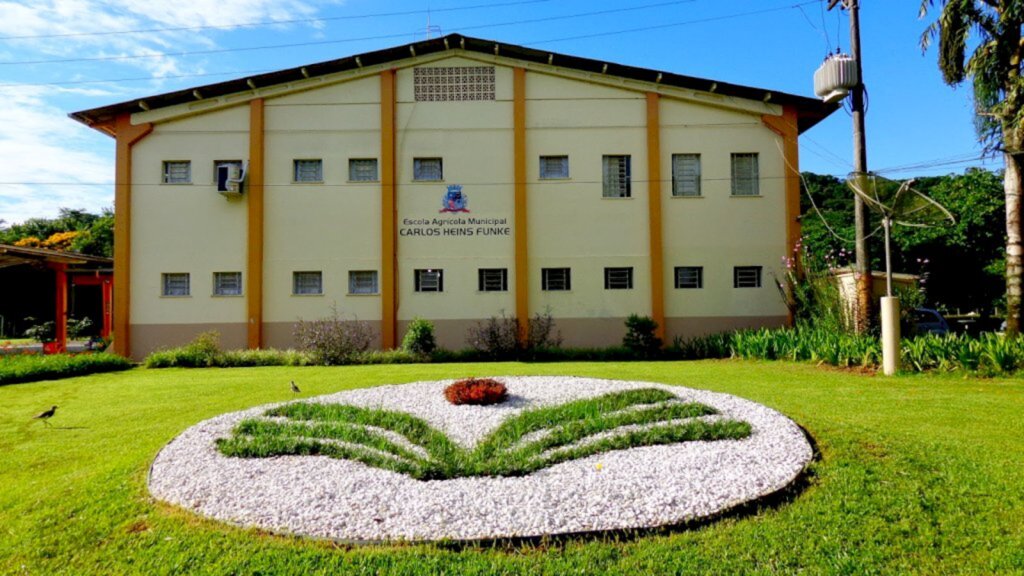 EDUCAÇÃO - Abertas as inscrições para processo seletivo da Escola Agrícola Municipal Carlos Heins Funke