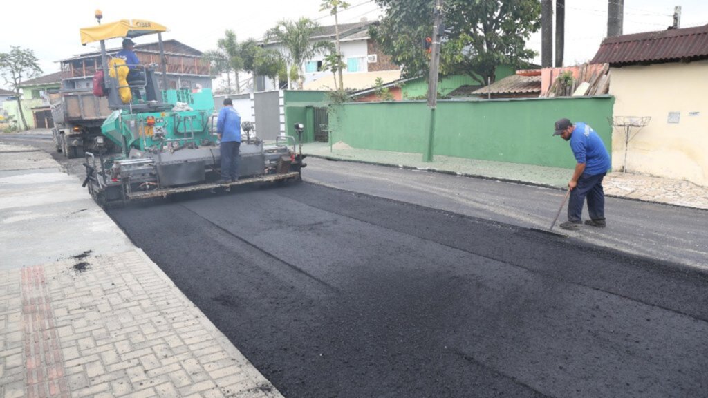 Comasa: Rua Ibicaré recebe requalificação asfáltica