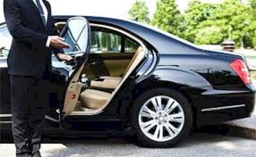 1ª Dama que vai ao velório, em carro oficial, é condenada com o marido por improbidade