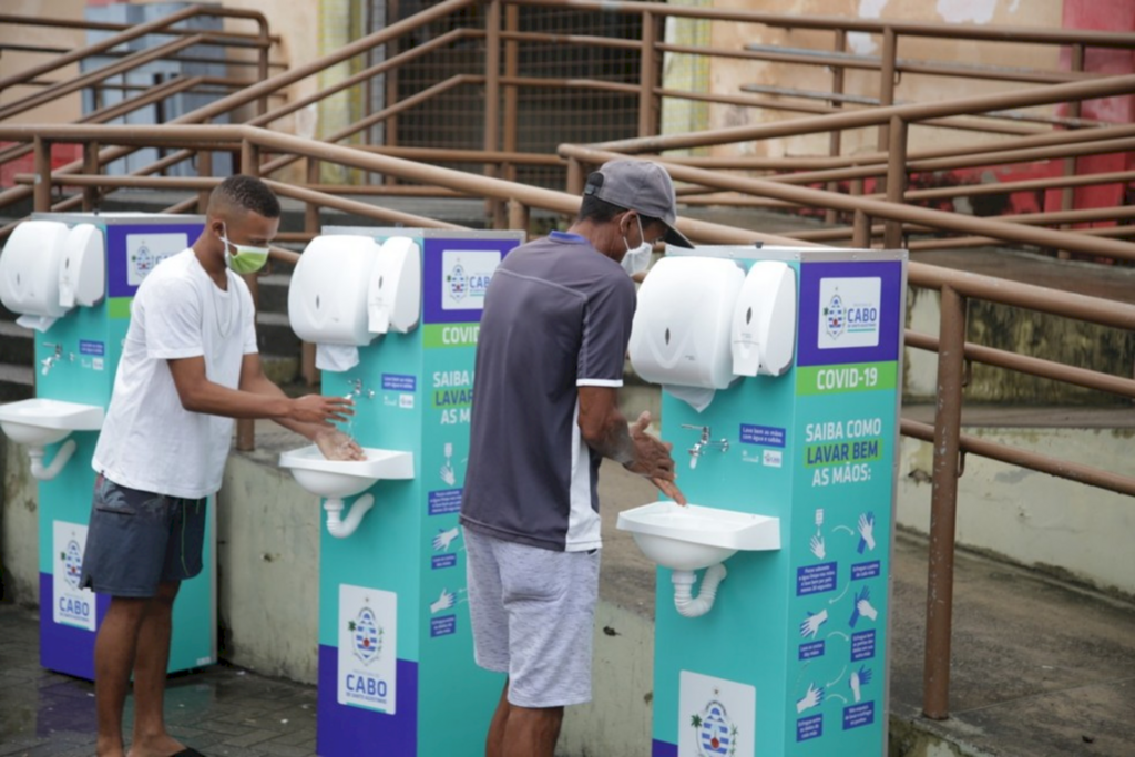  - Imagem de pias públicas utilizadas na cidade de Cabo de Santo Agostinho (Pernambuco)