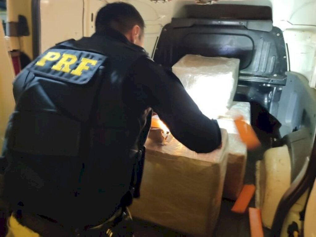 Menor de idade é preso com 273 kg de maconha na BR 101 em Joinville