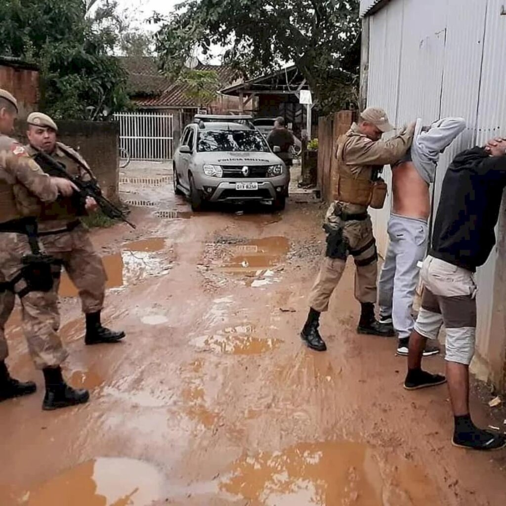 PM realiza 'Operação Fecha Bairro' no Fátima