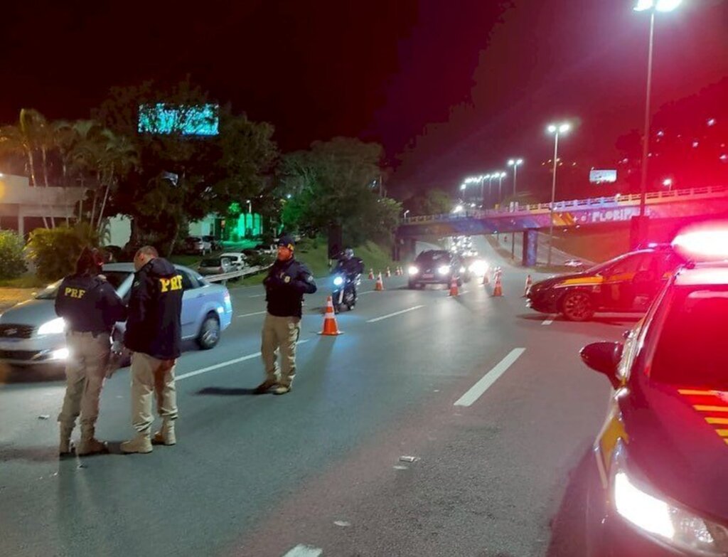 Só neste final de semana PRF flagra mais de 100 motoristas embriagados em rodovias federais catarinenses