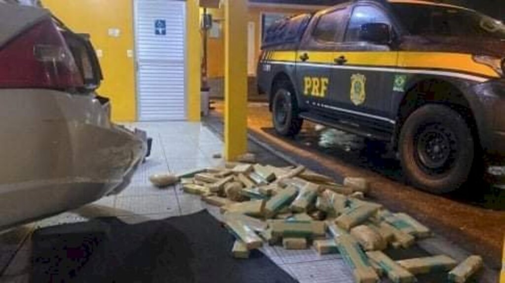 Homem é preso com 83 kg de maconha é preso na BR 101 em Barra Velha