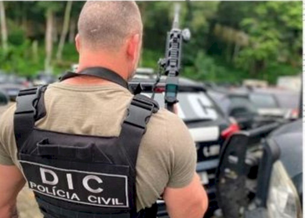 Polícia prende no Jardim Iririú ladrão de armas de agências bancárias