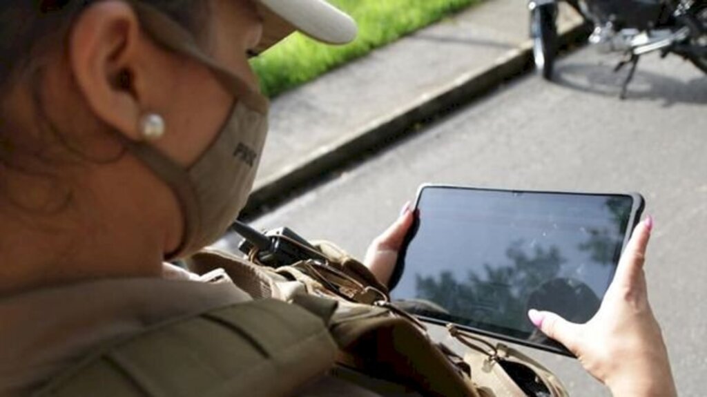 Policiais Militares Femininas realizam blitz de fiscalização de trânsito em Joinville