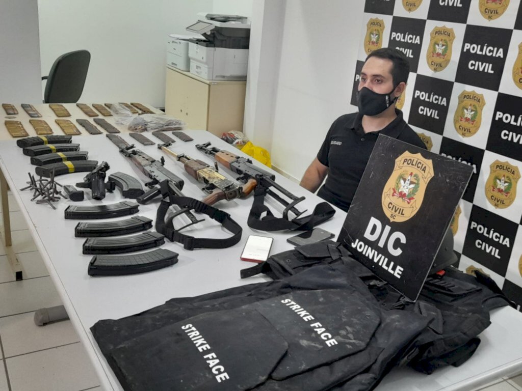 Polícia apreende dinamite,fuzis e carros blindados e pode ter evitado mega assalto em Joinville