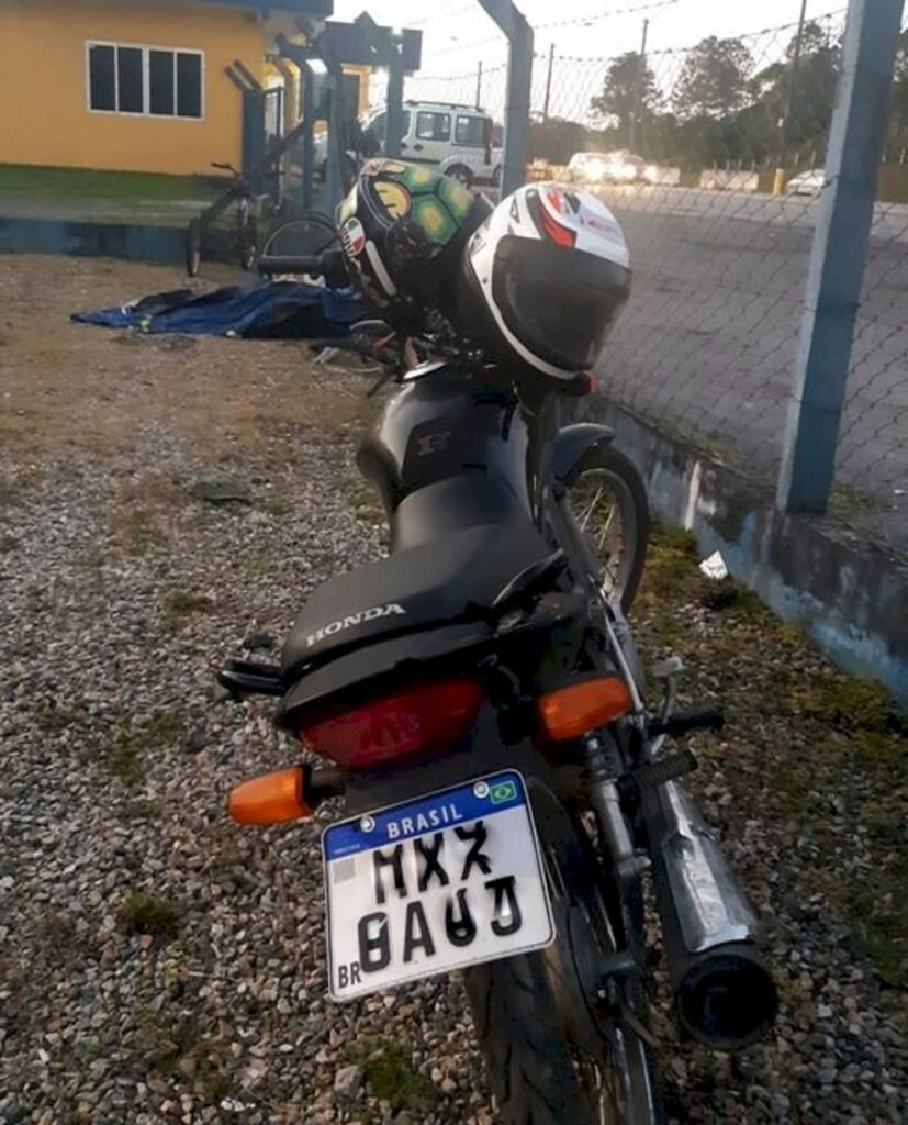 Adolescentes são apreendidos com motocicleta roubada na BR 101 em Araquari