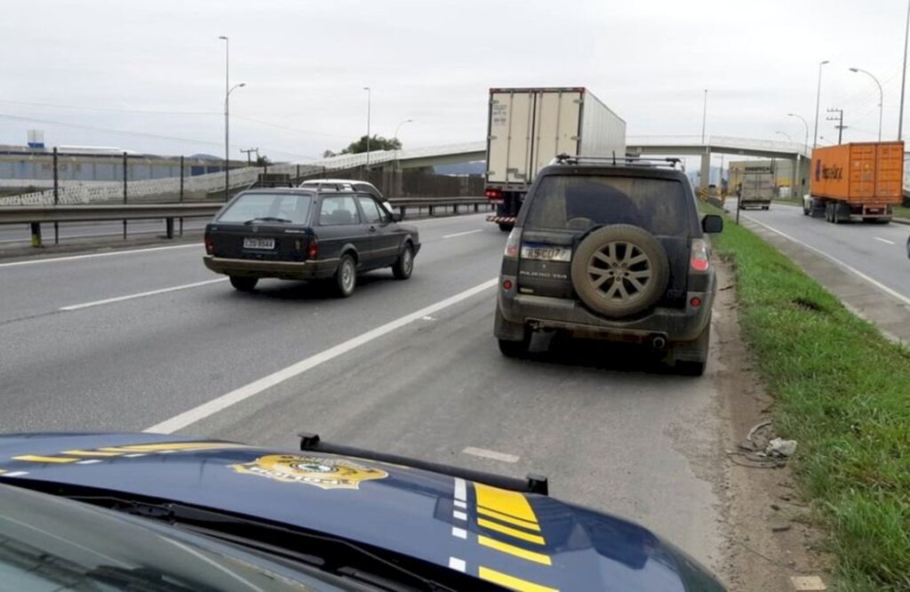 PRF recupera em Itajaí veículo furtado em Joinville