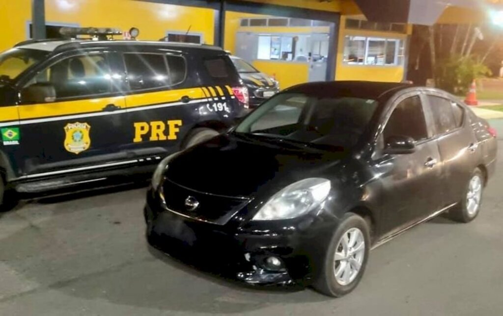 Carro roubado no Paraná é recuperado na BR 101 em Joinville