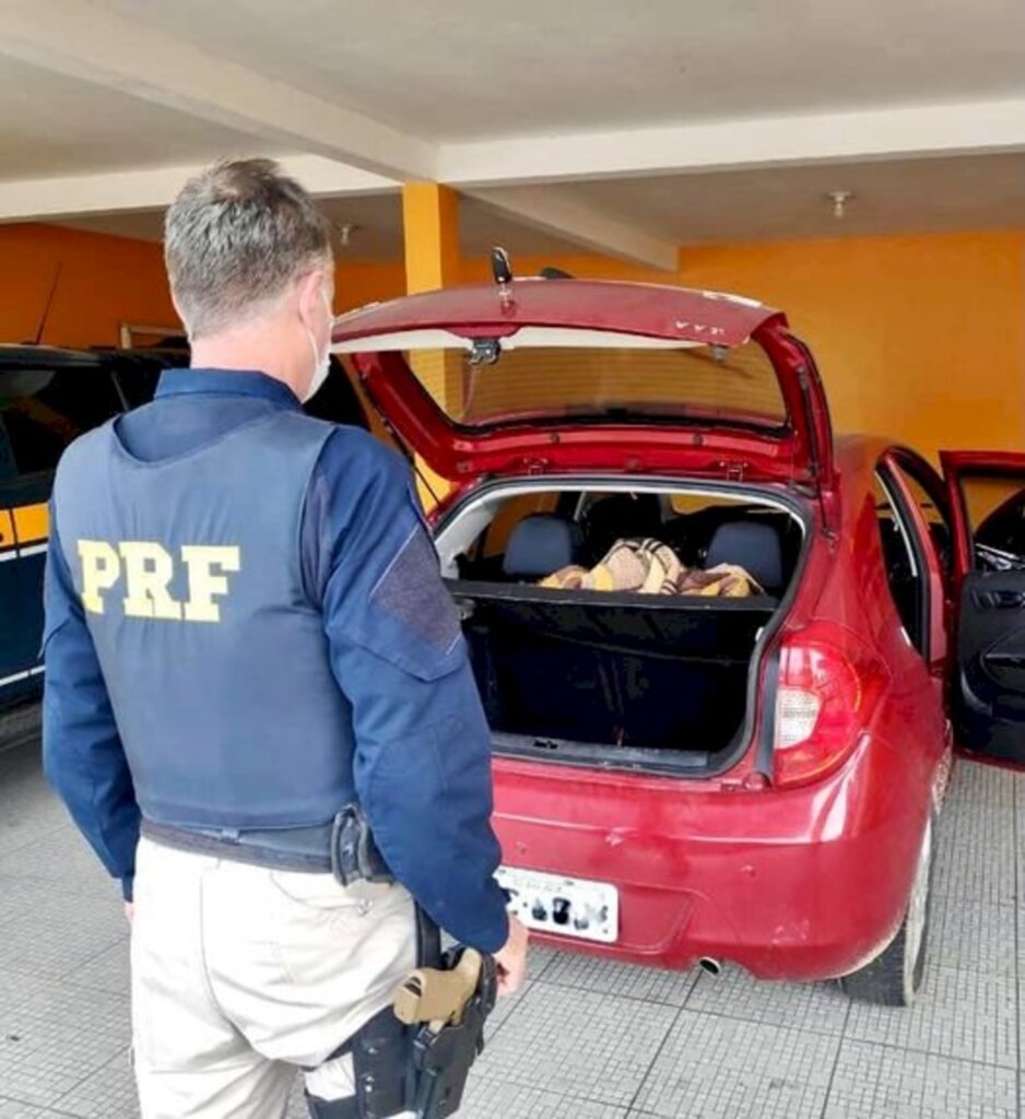 PRF recupera automóvel roubado na BR 101 em Barra Velha