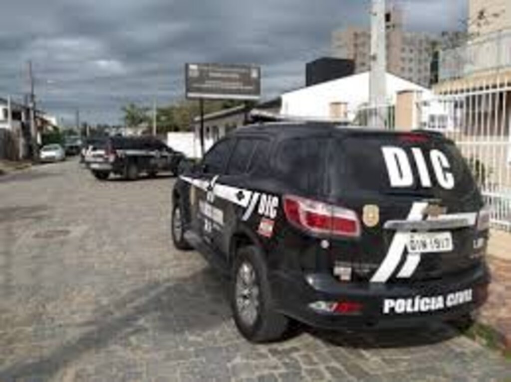 Polícia prende mulher acusada de furtar R$ 800 mil em jóias