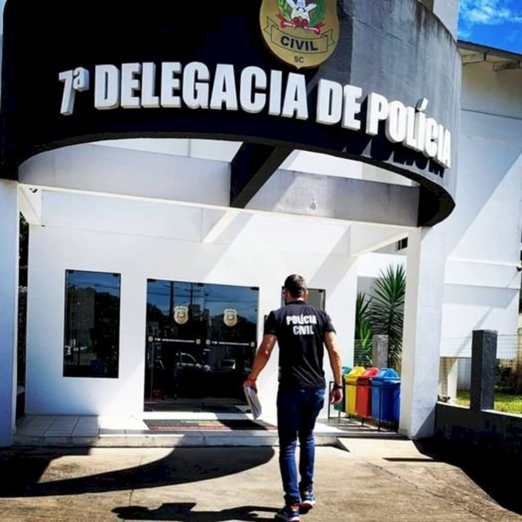 Polícia cumpre mandados na sede de empresa despachante - DPVAT - em Joinville