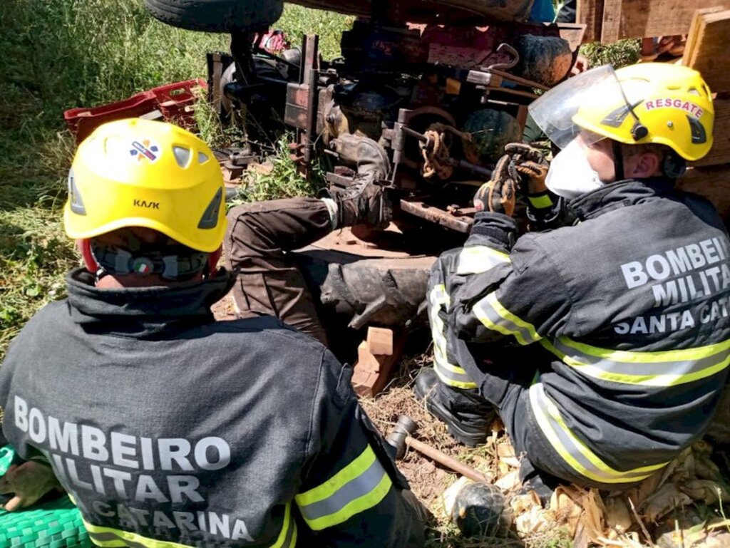 Após 72 horas com a perna presa em trator, homem é resgatado por bombeiros