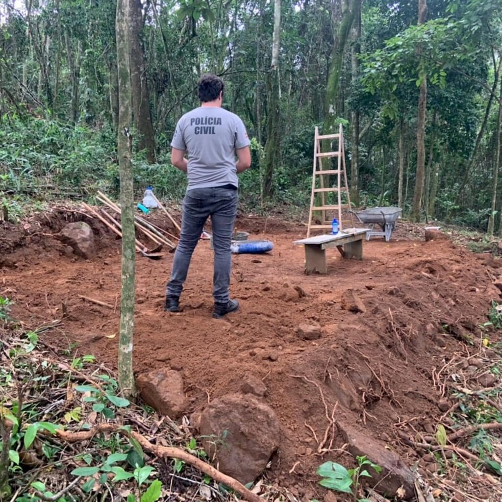 Polícia realiza ação para coibir construção irregular no Morro Boa Vista