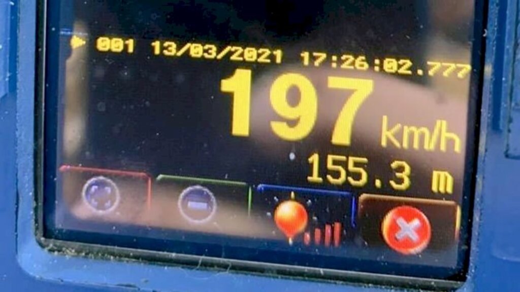 Motorista é flagrado a 197 km/h na SC-401