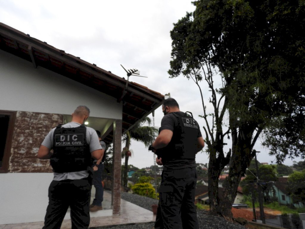 Polícia faz operação contra roubo em residências