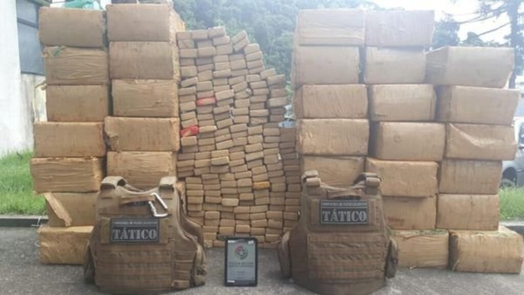 PM apreende quase uma tonelada de maconha na Estrada Quiriri